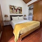 Holiday home Quintinha Da Chinela Porto Judeu